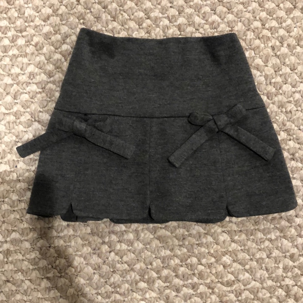 Lili Gaufrette grey skirt with bows.